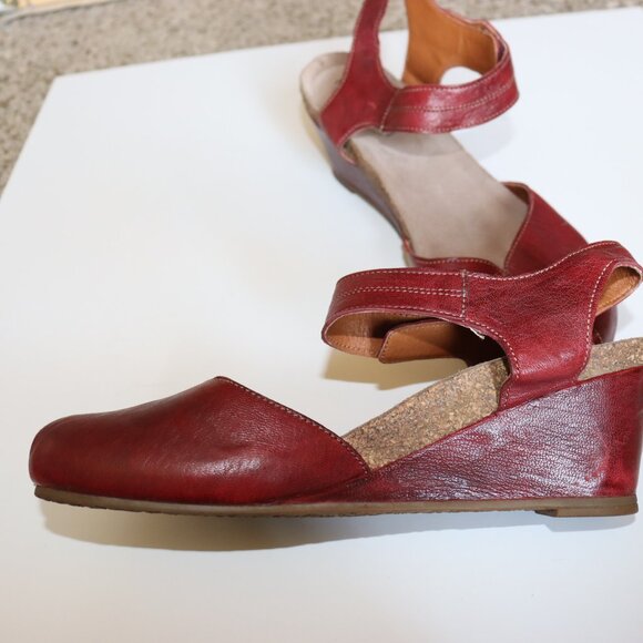 Women's Taos Wedged Sandal Dark Red Maroon Leather Size 40 (9-9.5) - Picture 3 of 4